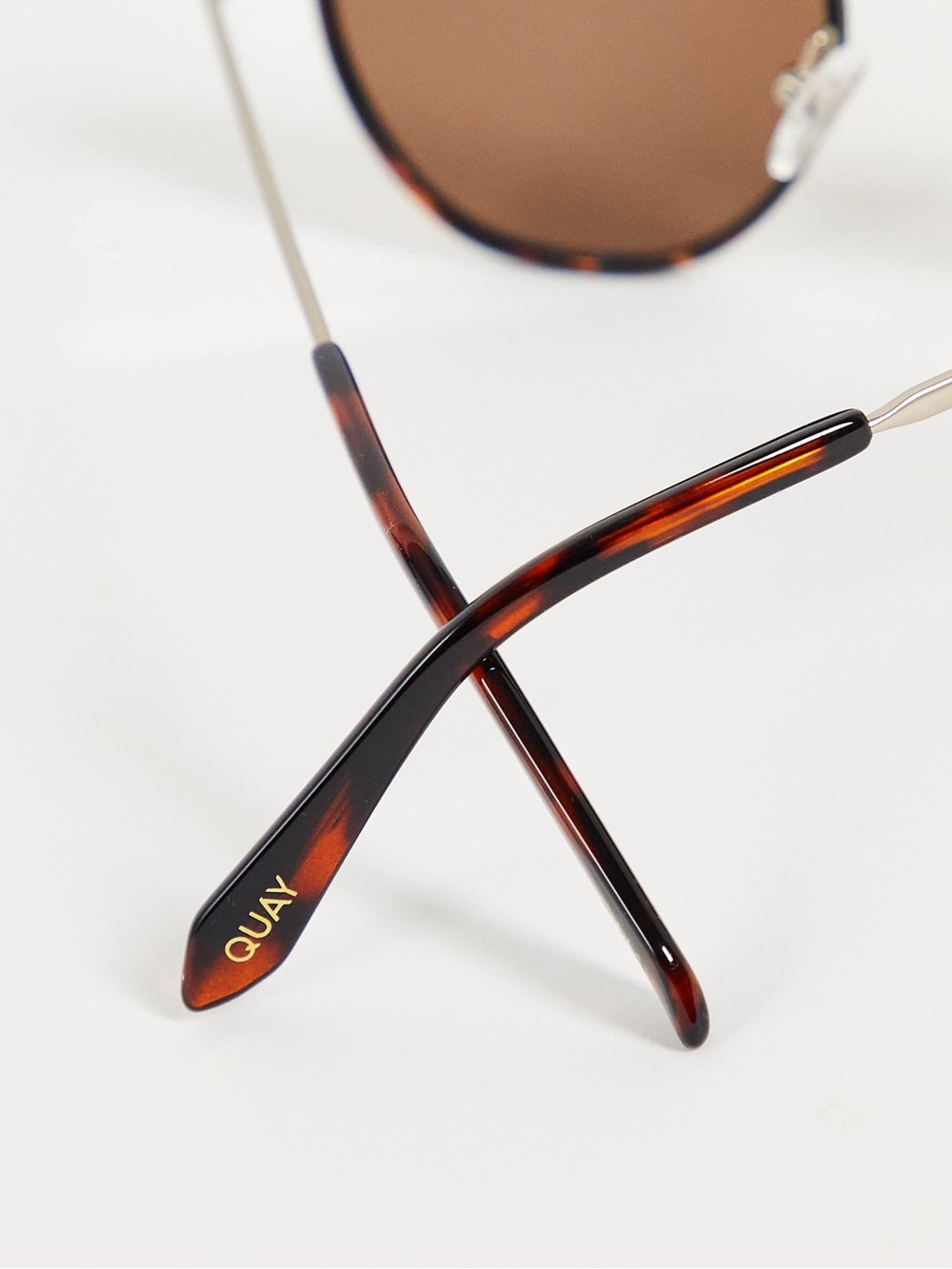 Quay Talk Circles round sunglasses with polarized lens in tort - Picture 4 of 4